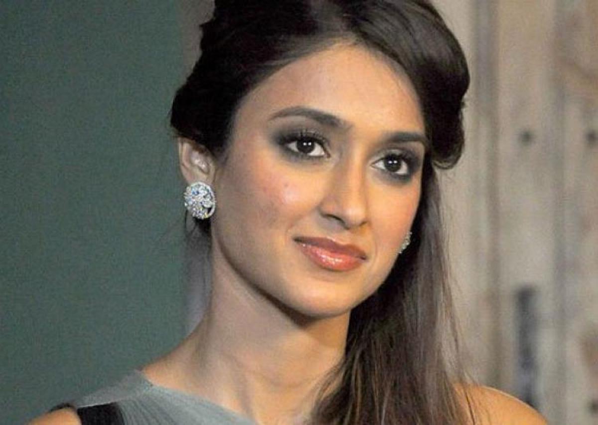 Who does Ileana D Cruz look up to?